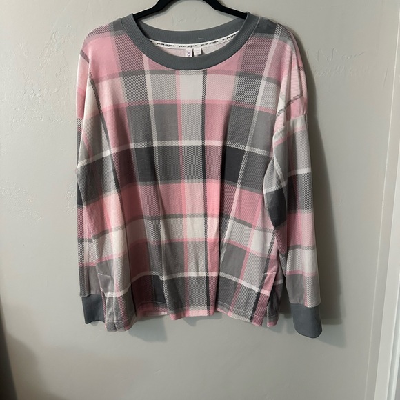 Women's Plaid Pajama Set in Pink and Gray - Picture 2 of 4